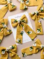 Beyaz Çiçek Nakışlı Hardal Keten Sailor Bow