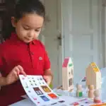 Mori Toys Decorate it yourself: çıkartmalarla kasabanı yaratma oyunu - Görsel 5