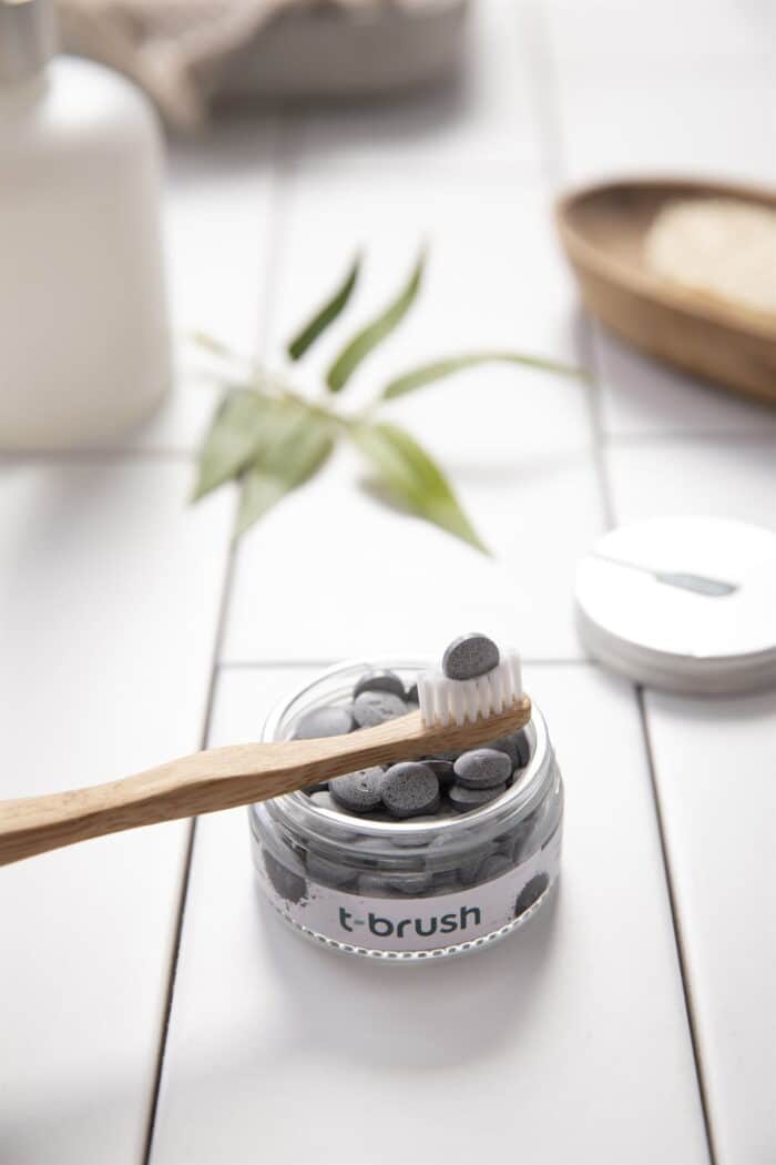 T brush activated charcoal dis macunu b0 4a8